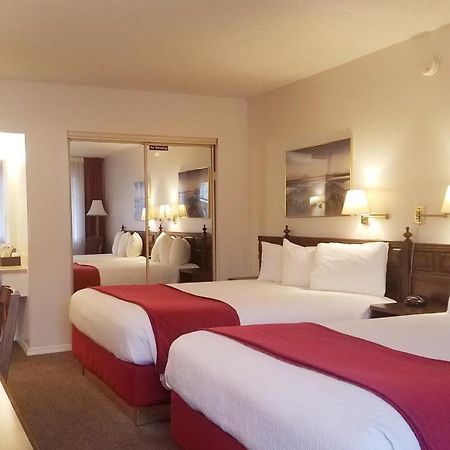 Sovana Inn Медфорд Екстериор снимка