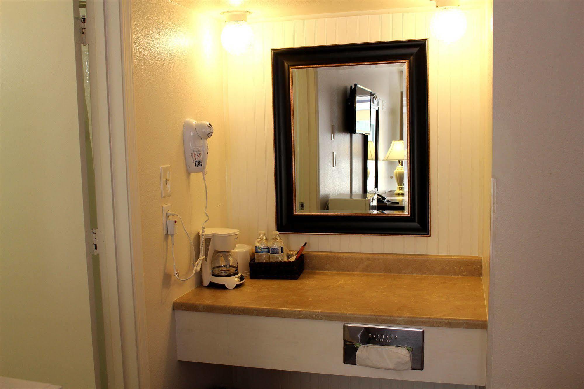 Sovana Inn Медфорд Екстериор снимка
