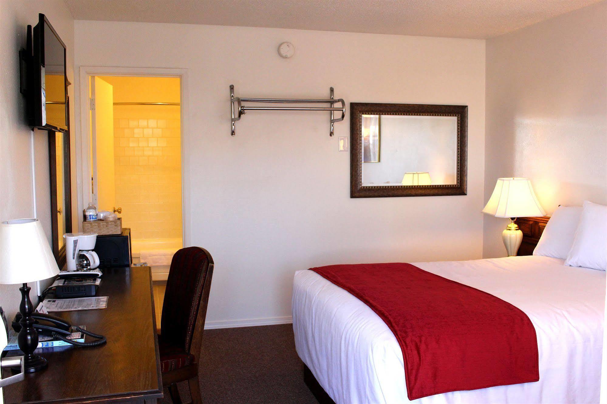 Sovana Inn Медфорд Екстериор снимка