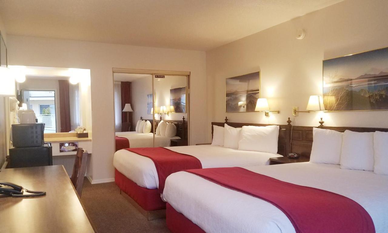 Sovana Inn Медфорд Екстериор снимка